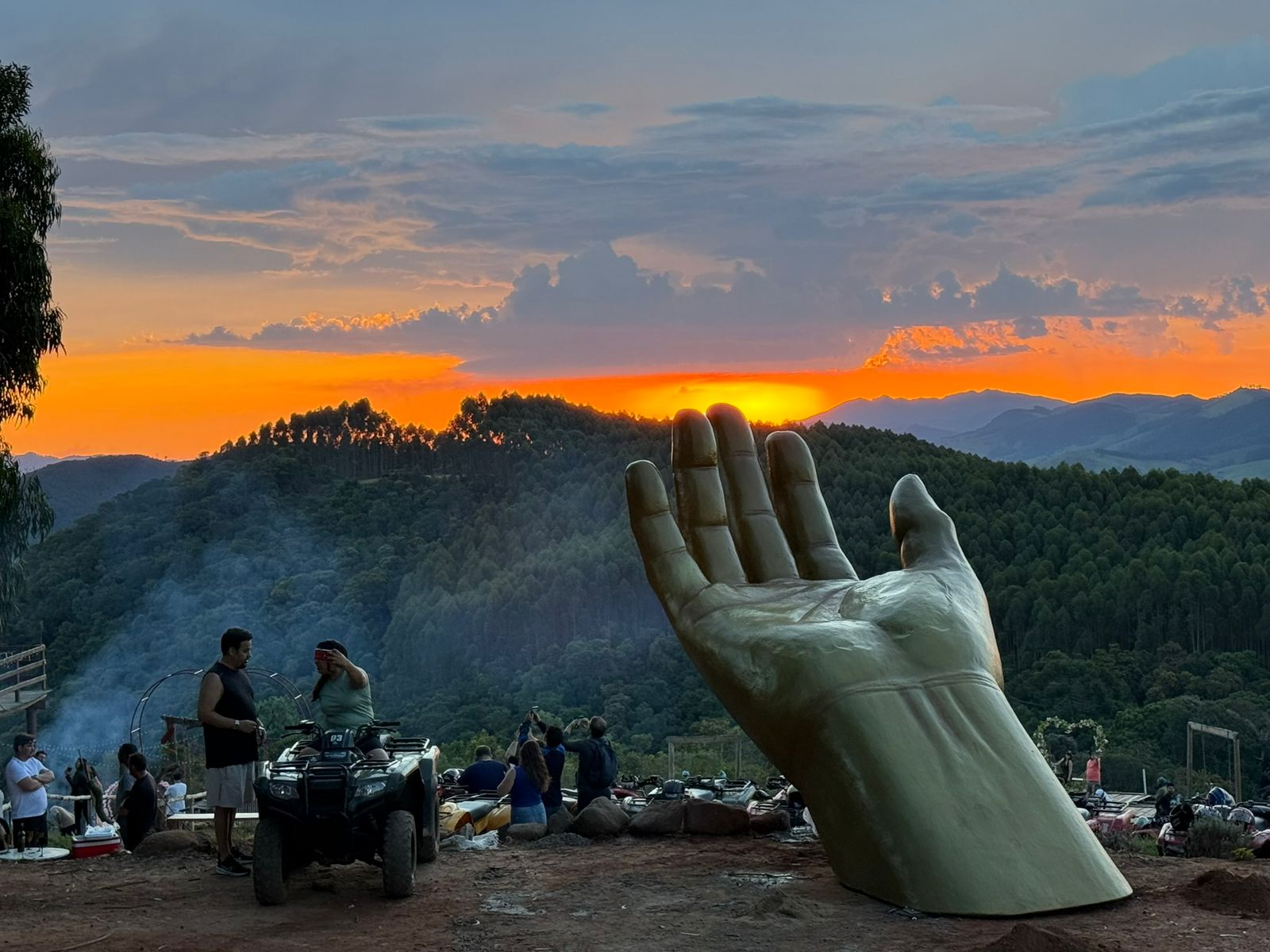 Momento espontâneo durante passeio de quadriciclo em Monte Verde